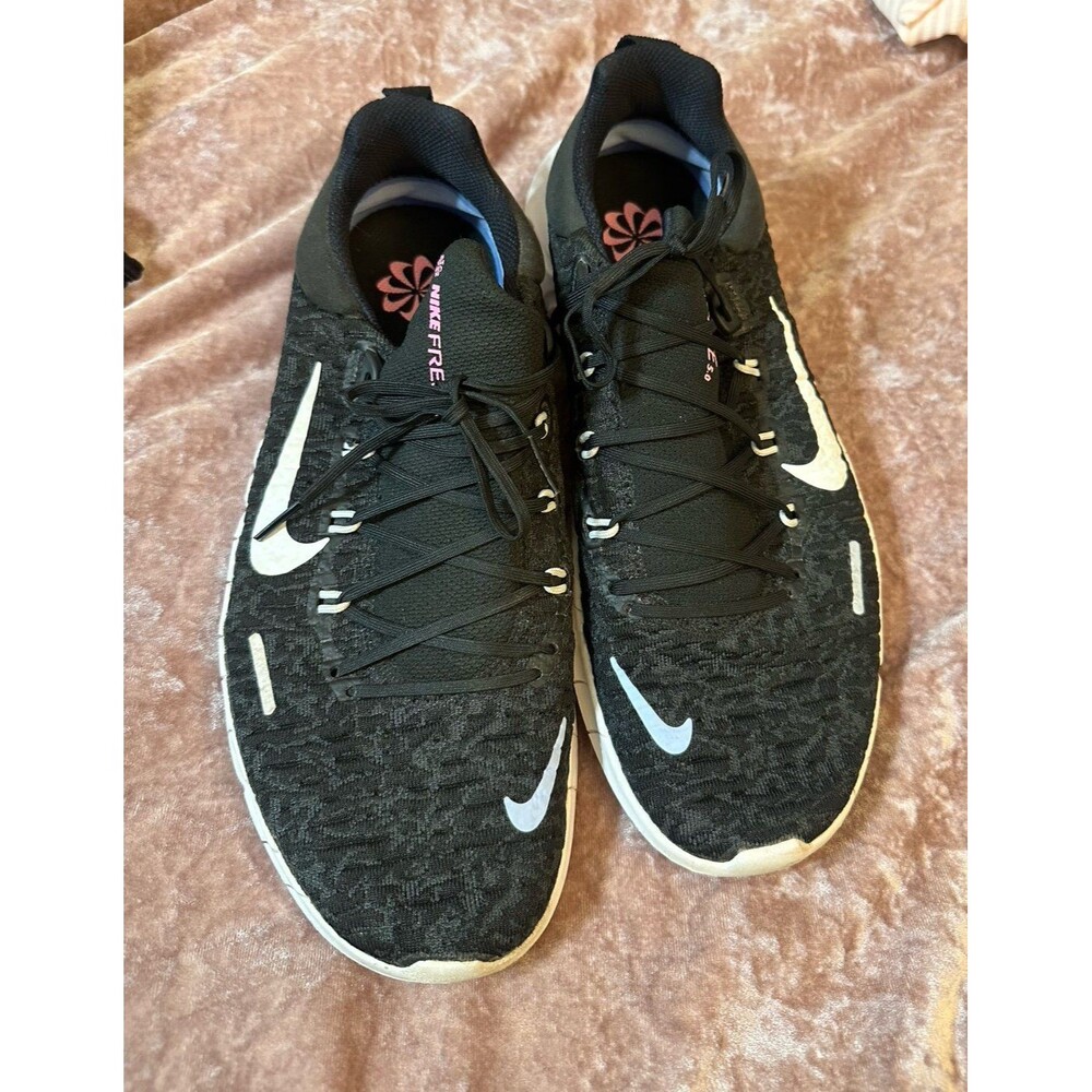 Nike women’s black free shoes